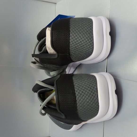 BNWT Champion's Running Mens shoes Gray - Picture 6 of 8